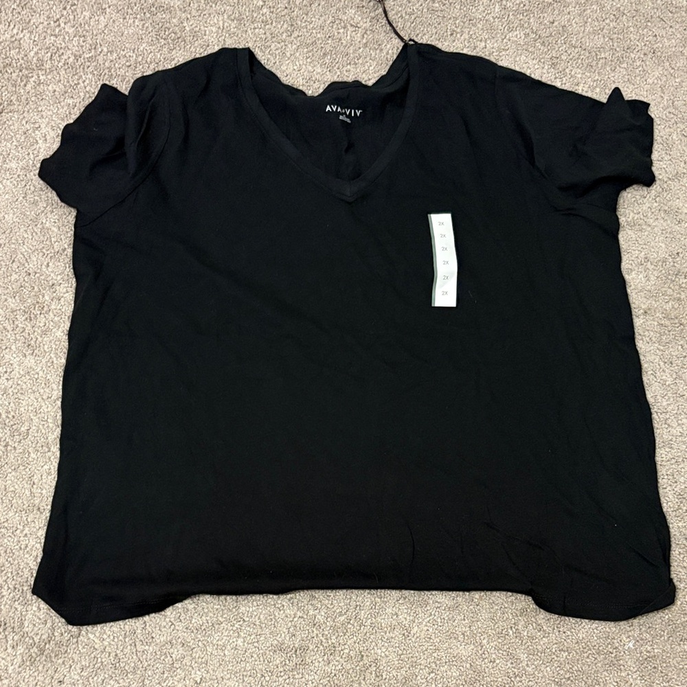 Ava & Viv Black V-Neck Short Sleeve Tee